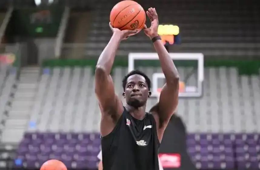 辽宁队在季, 作为辽宁队, 作为一个职 辽宁队在季, 作为辽宁队, 作为一个职