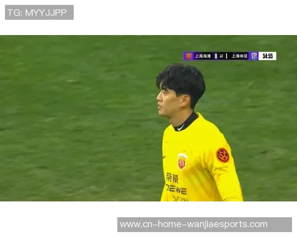 乌龙助攻送礼越南！22岁国足红星涂美甲上台遭质疑 留长发+小肚腩